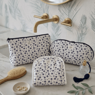 Kit de 3 Piezas Artesanal en Algodón OEKO-TEX – Neceser Cuadrado, Neceser Caramel + Bolsa Plegable ​Modelo Travel Noche