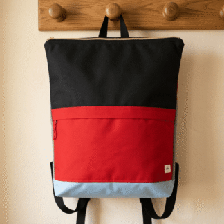 Mochila Impermeable - Modelo Urban KODURA Negra - Roja Artesanal | Resistente y Duradera