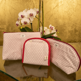 Kit de 3 Piezas Artesanal en Algodón OEKO-TEX – Neceser Cuadrado + Bolsa Plegable ​Modelo Aros rojos