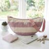 Bolso a rayas rosas y color vainilla